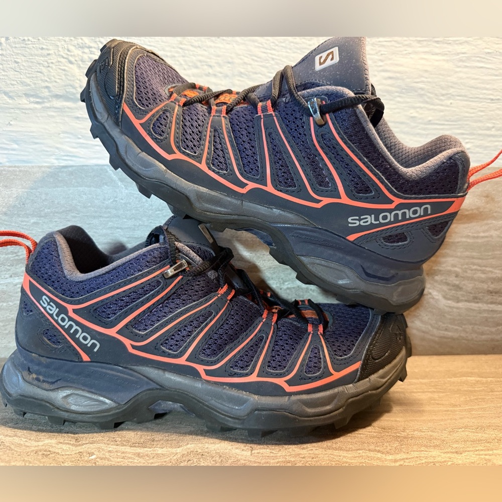 Kids Salomon trail running/ hiking shoes - size USA 5 camping - Picture 2 of 9